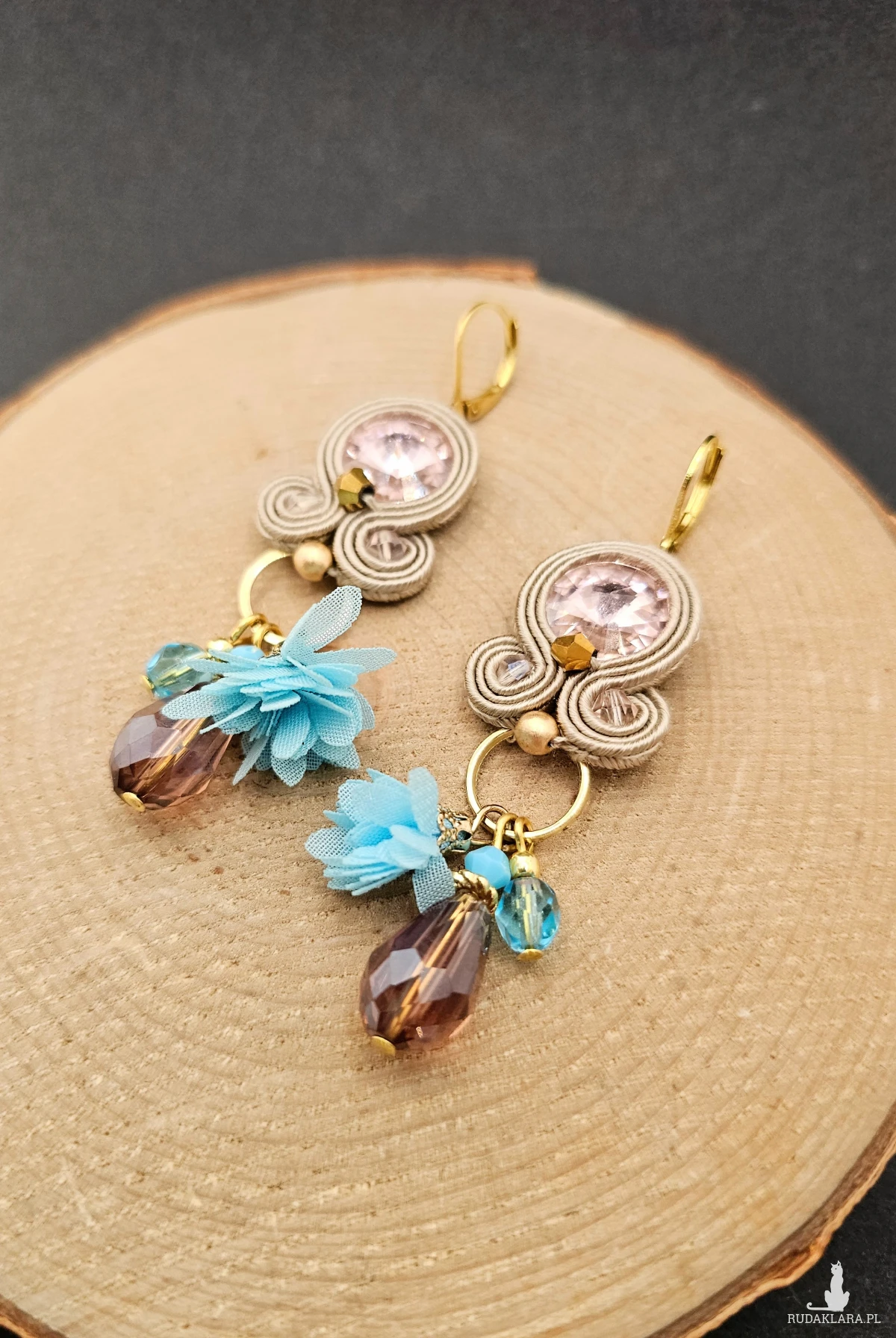 Beżowo kolorowe kolczyki sutasz z kryształkami 9